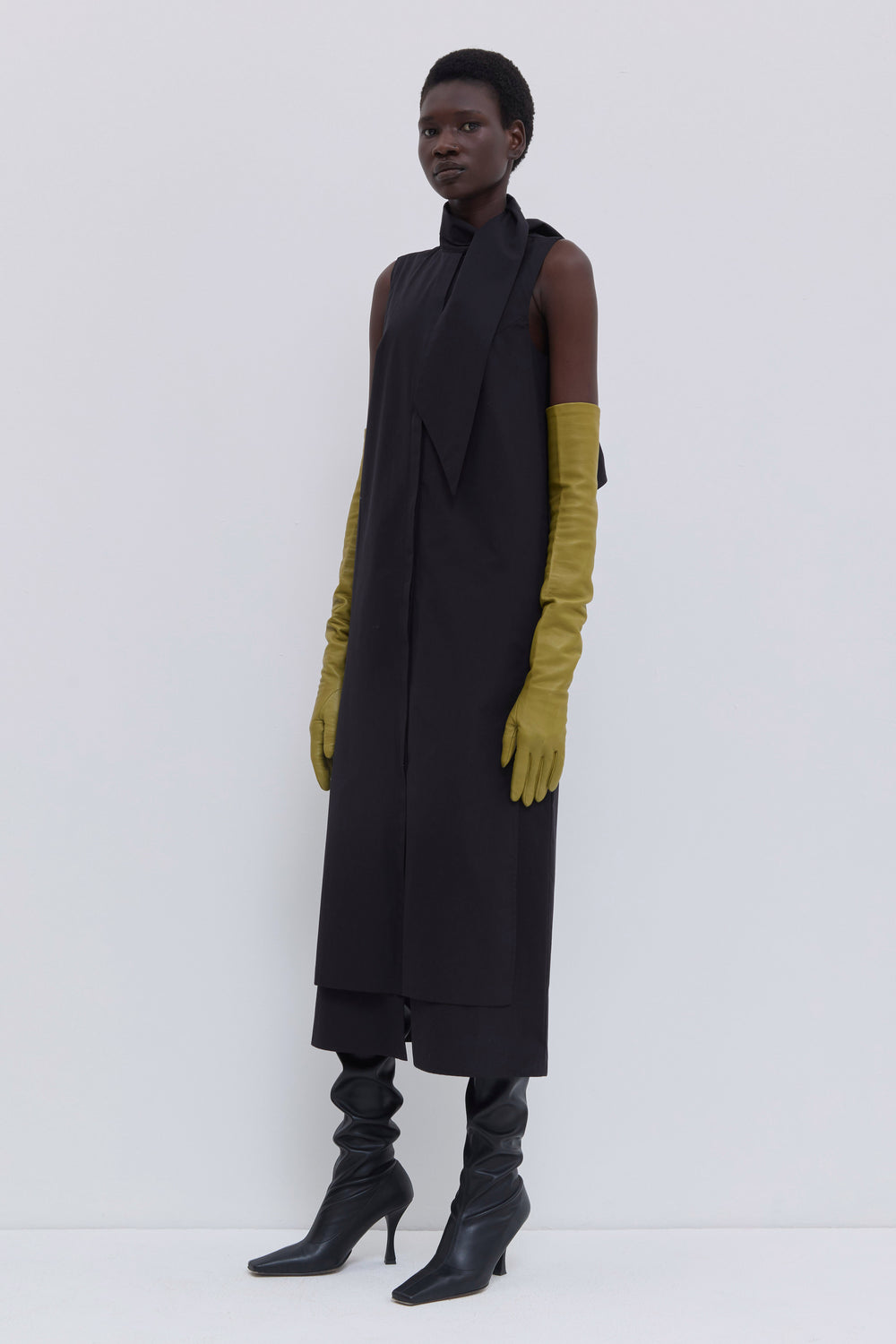 Black double-layer sleeveless dress in cotton featuring a scarf neckline, side pockets and fluid silhouette by Christian Wijnants.
