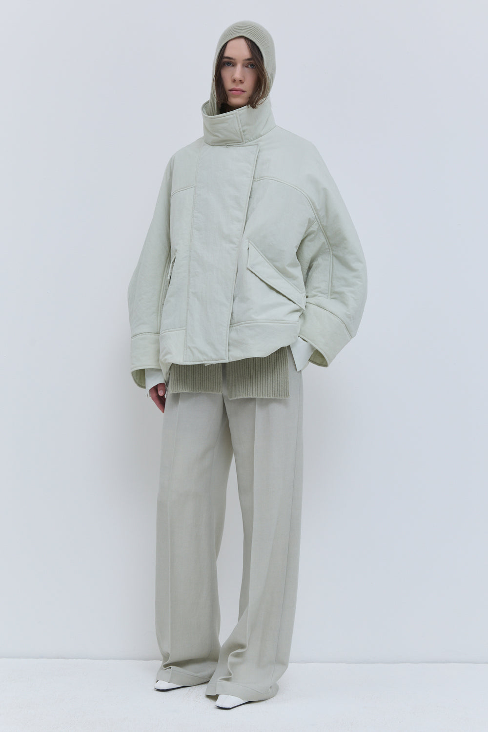 Jombo padded jacket in cement with high collar