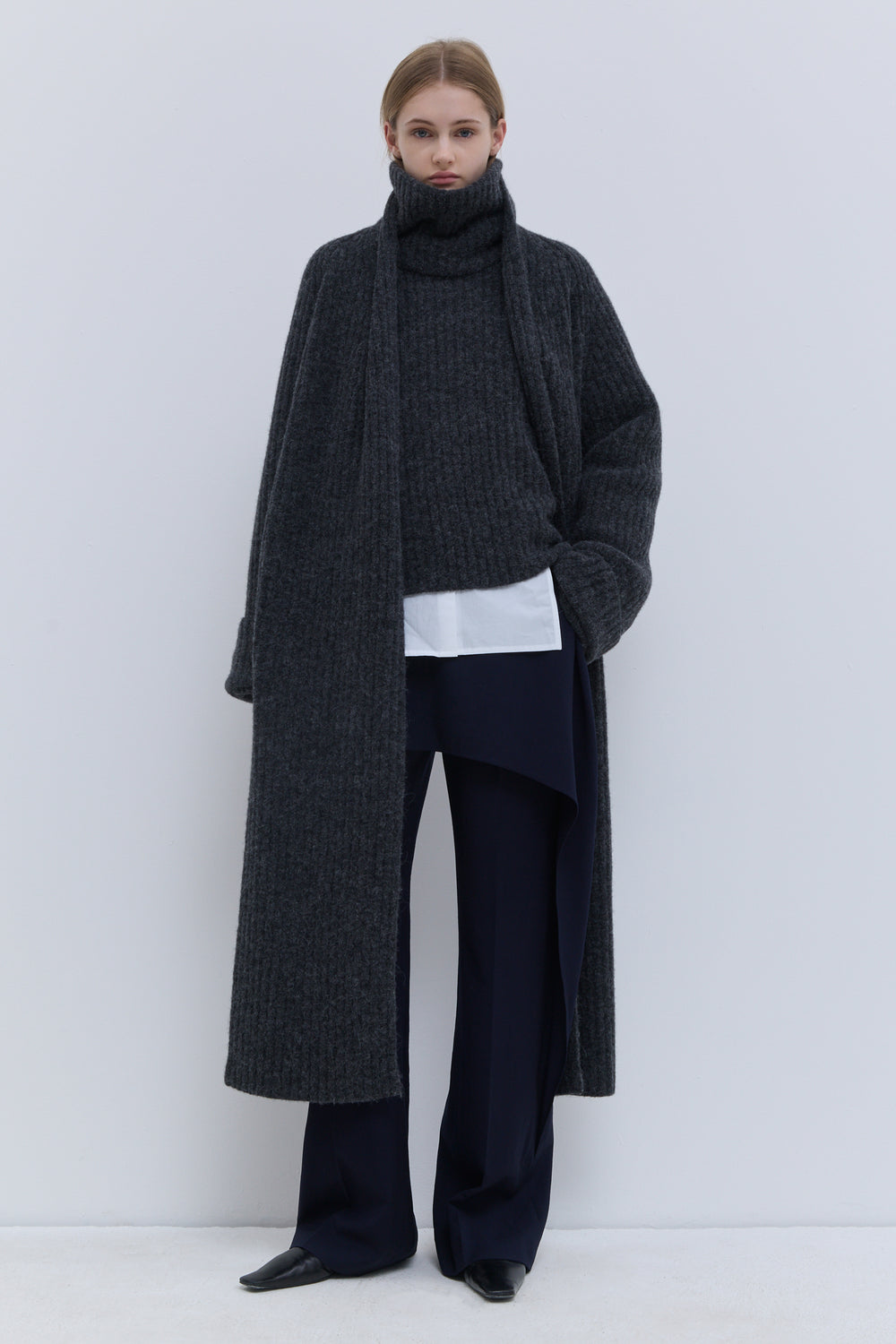Anthracite ribbed knit cardigan with oversized sleeves
