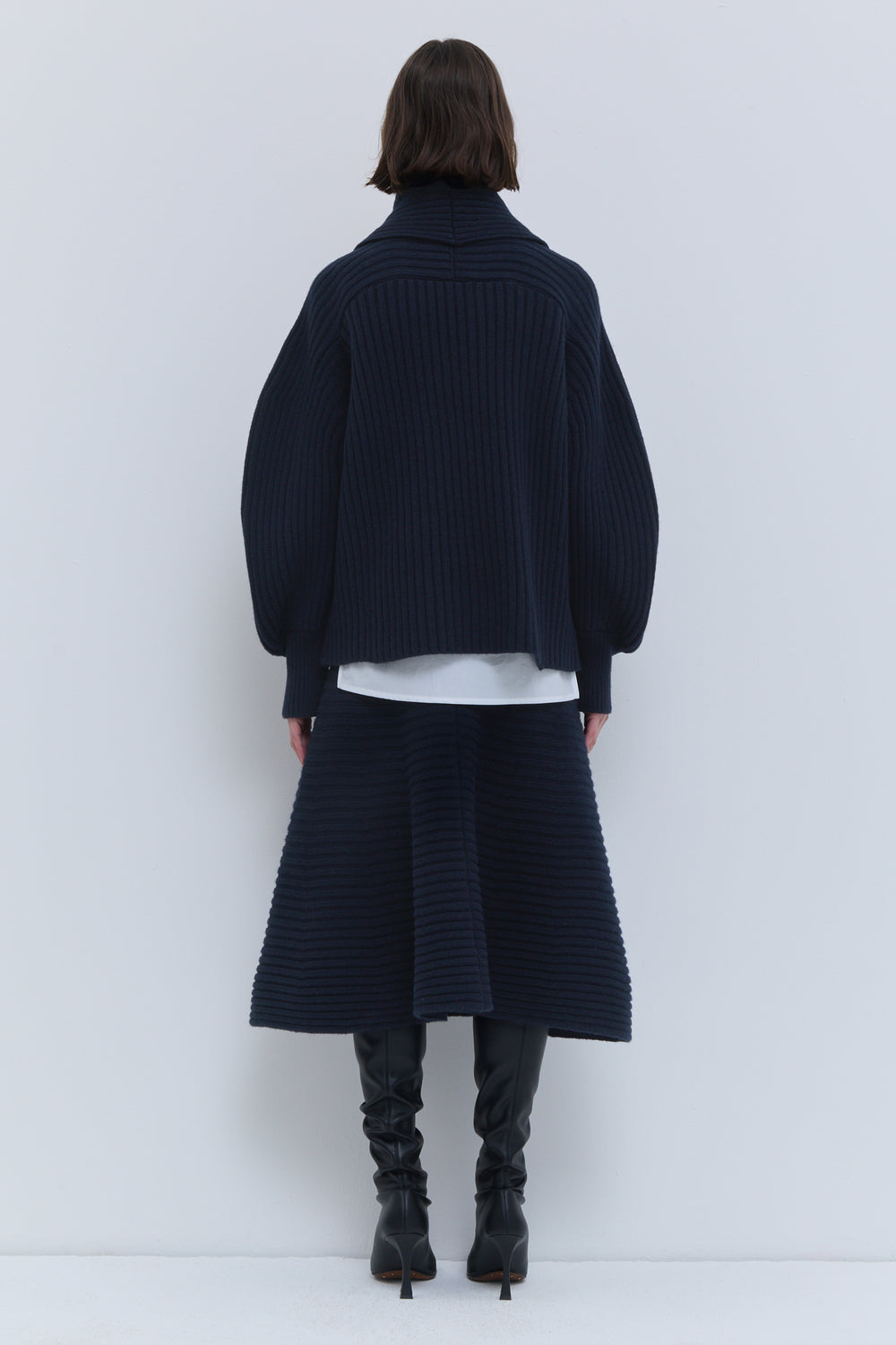 Dark marine chunky knit sweater with rounded sleeves