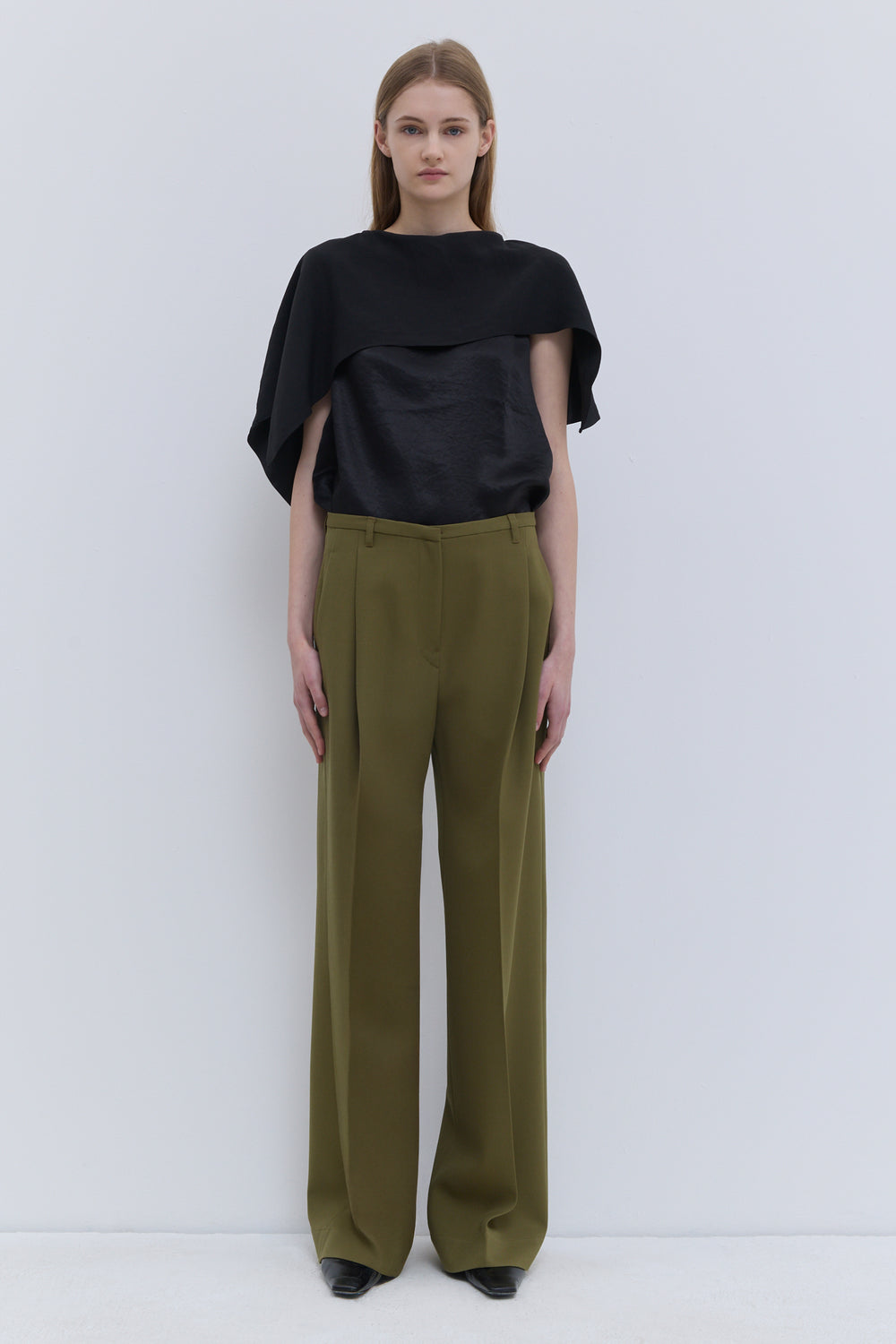 Christian Wijnants Pamira low-waist olive wide-leg trousers with front pleat, front view