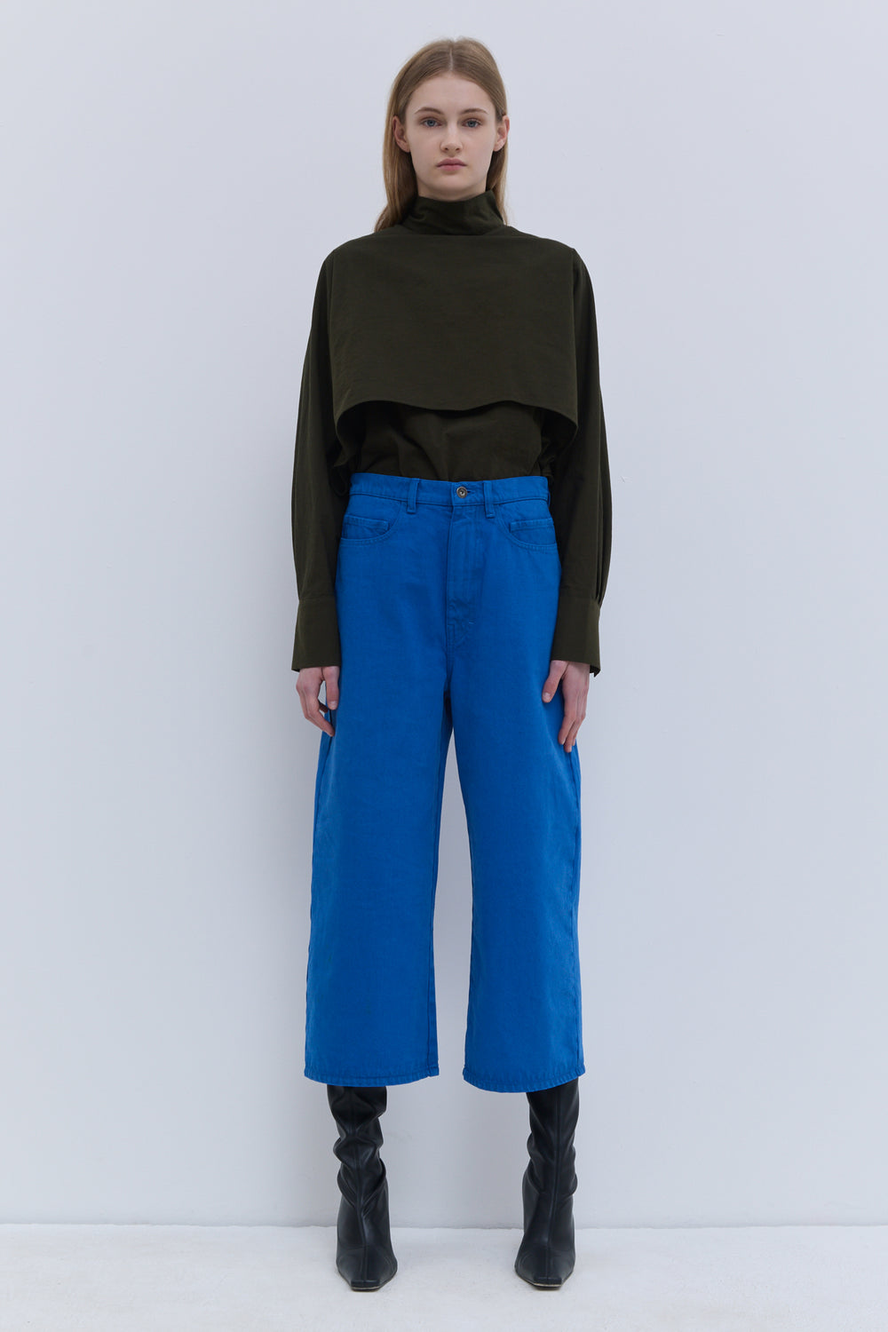 Klein blue wide-leg cropped jeans by Christian Wijnants