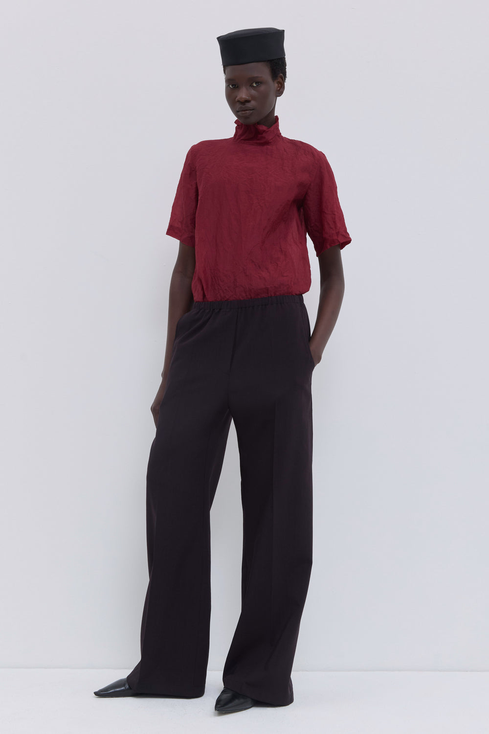 Women’s wide-leg trousers in deep plum with elastic waist