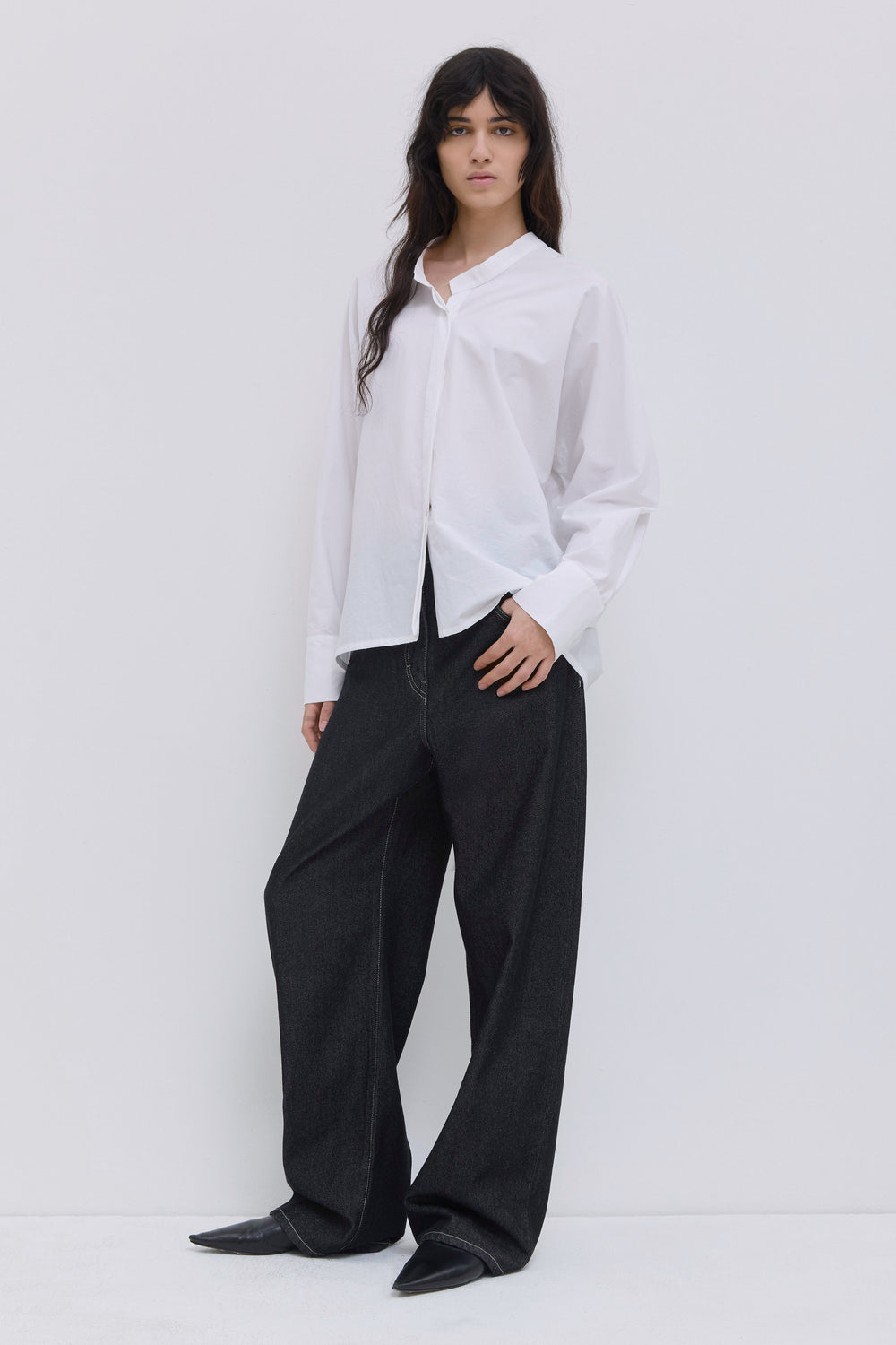 Back view of the Christian Wijnants Tareth shirt in lightweight Japanese organic cotton with a voluminous batwing silhouette.