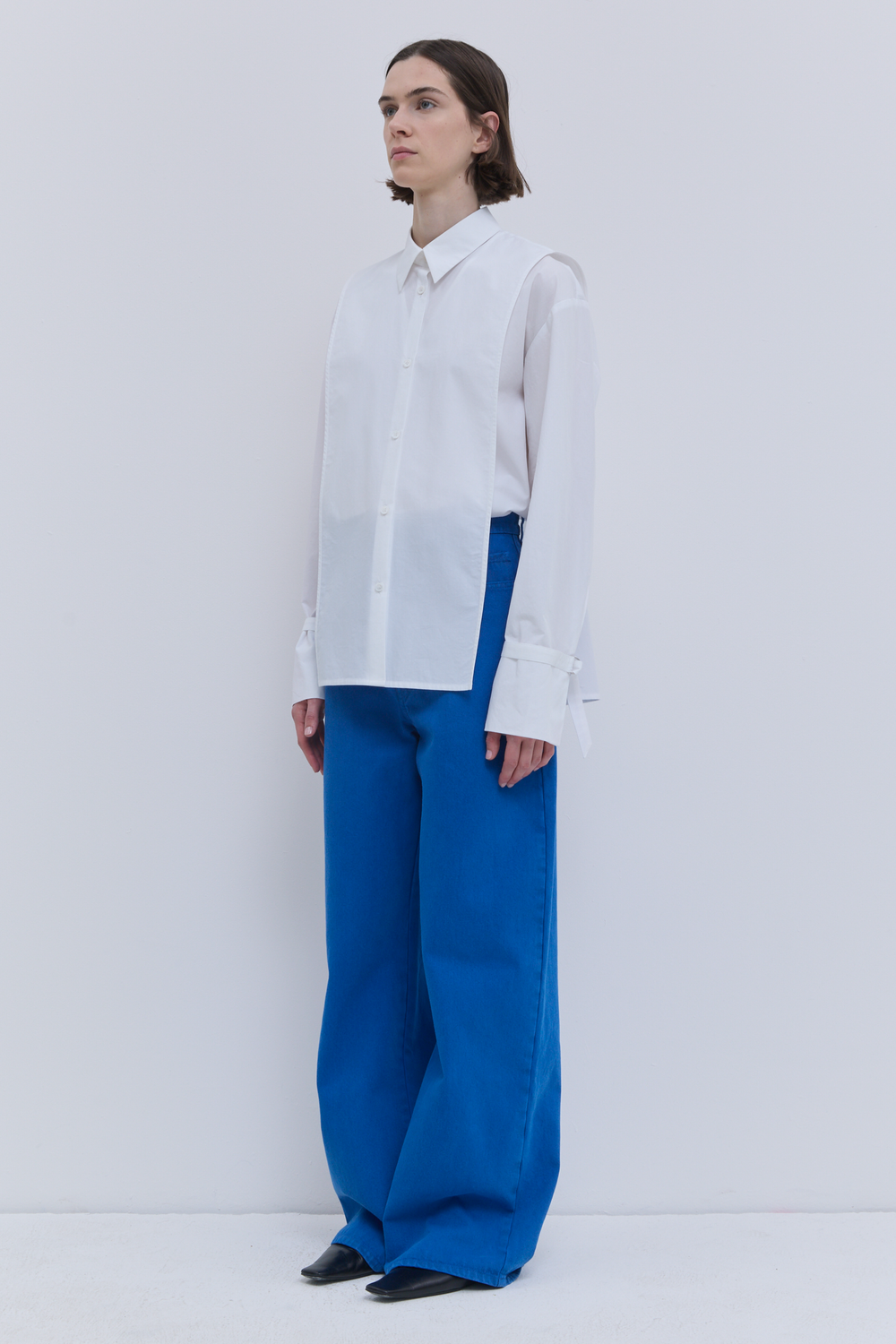 Tupas white layering top with shirt collar and long sleeves